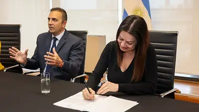 El Gobierno dice que UTA y Fraternidad no pueden parar, pero los sindicatos lo desmienten: "Ignorantes" El Gobierno dice que UTA y Fraternidad no pueden parar, pero los sindicatos lo desmienten: "Ignorantes"