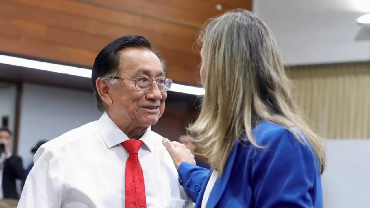 José Balcázar, nuevo presidente interino de Perú, debe conducir al país hacia las elecciones
