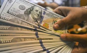 El dólar oficial subió 5 pesos y se vendió a $ 1.385 | Dólar