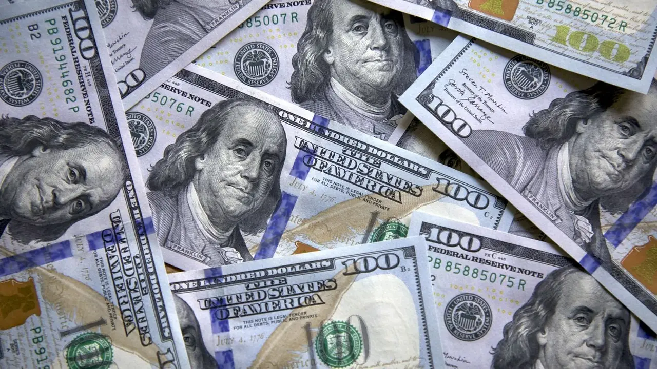 A pesar del blanqueo, los argentinos acumulan casi U$S 280.000 millones fuera del sistema financiero