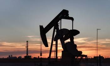 El petróleo subió 10% tras el ataque de Estados Unidos e Israel a Irán | Trump atacó irán