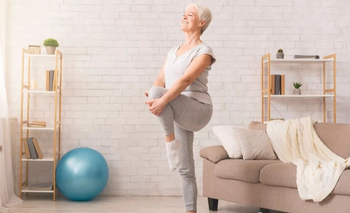 6 ejercicios claves y fáciles para fortalecer los huesos después de los 60 años | Salud