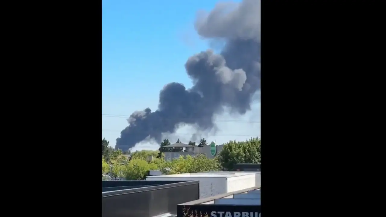 Incendio en un depósito en Benavidez: dos heridos y once dotaciones intervinieron