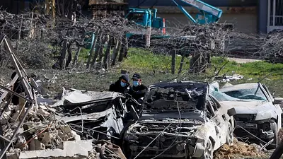 Ataques israelíes en el Líbano matan al menos a 10 personas, incluido un alto cargo de Hezbolá Ataques israelíes en el Líbano matan al menos a 10 personas, incluido un alto cargo de Hezbolá