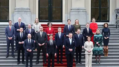 El nuevo primer ministro neerlandés se enfrenta a una ardua tarea tras formar Gobierno en minoría El nuevo primer ministro neerlandés se enfrenta a una ardua tarea tras formar Gobierno en minoría