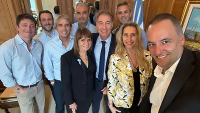 Con Adorni y Bullrich cara a cara, la mesa política se reunió por más de dos horas Con Adorni y Bullrich cara a cara, la mesa política se reunió por más de dos horas