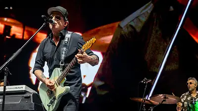 Andrés Calamaro anunció su nueva gira "Como cantor" con una ambiciosa fecha en el Movistar Arena Andrés Calamaro anunció su nueva gira "Como cantor" con una ambiciosa fecha en el Movistar Arena
