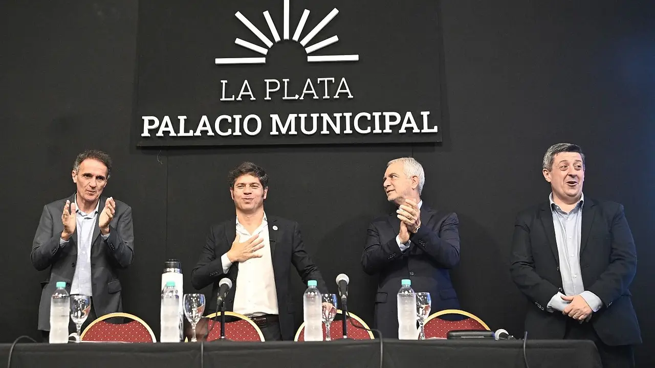 Presentación oficial de la habilitación del Acueducto Norte en el Palacio Municipal de La Plata.