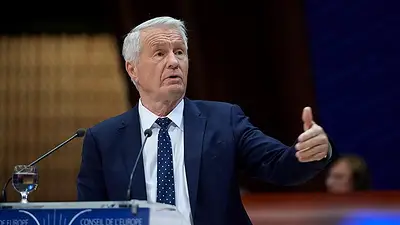 Un ex primer ministro noruego fue internado por "estrés" tras aparecer mencionado en los archivos Epstein Un ex primer ministro noruego fue internado por "estrés" tras aparecer mencionado en los archivos Epstein