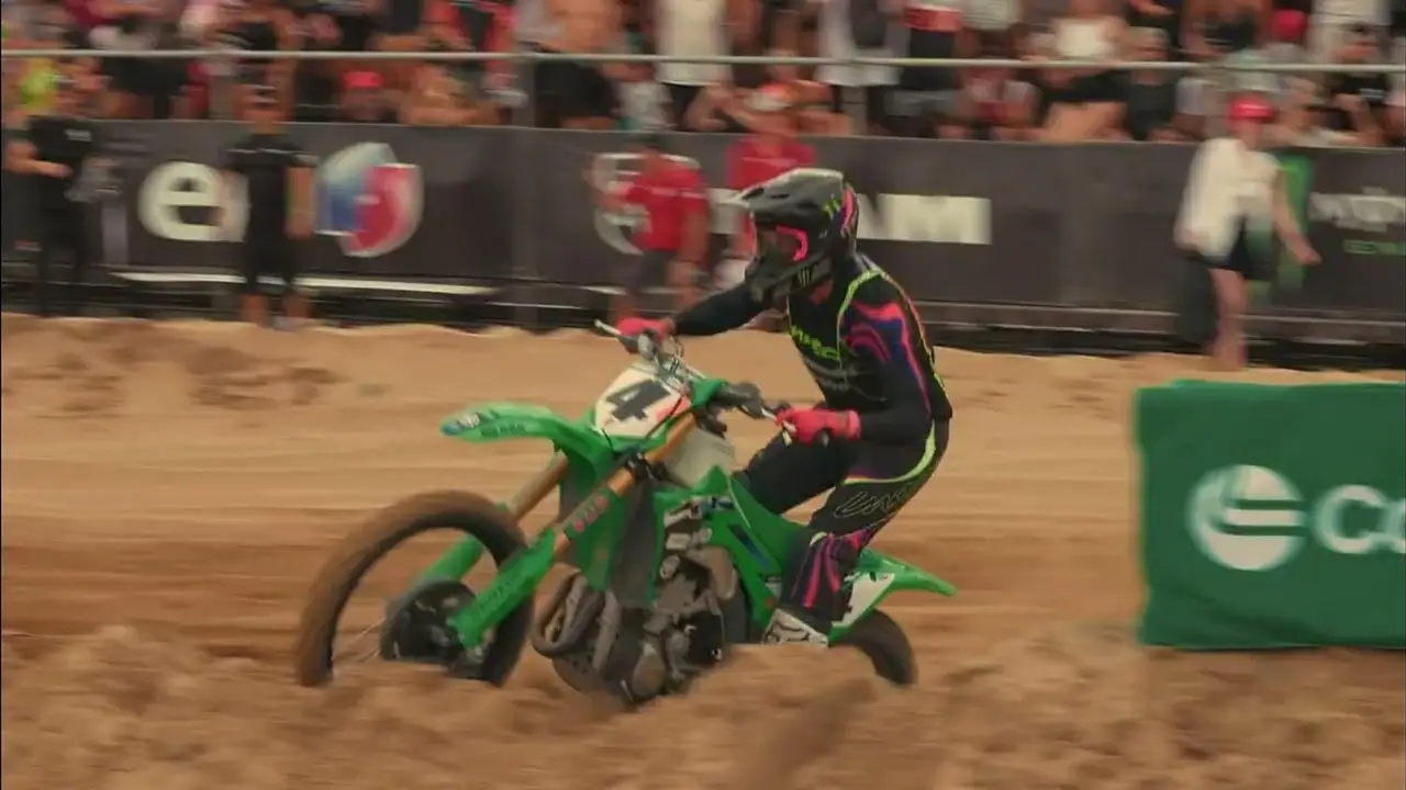 Podio y trofeos en alto: el Kawasaki Racing Team YPF RÖD presentó su temporada 2026 en el Enduro del Verano