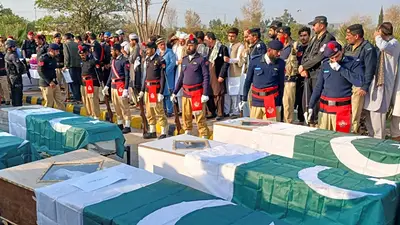 Pakistán teme ataques de milicianos tras los bombardeos aéreos en Afganistán Pakistán teme ataques de milicianos tras los bombardeos aéreos en Afganistán