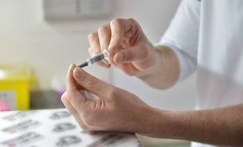 El Gobierno amplía la campaña antigripal e incorpora a adultos mayores | Vacunación