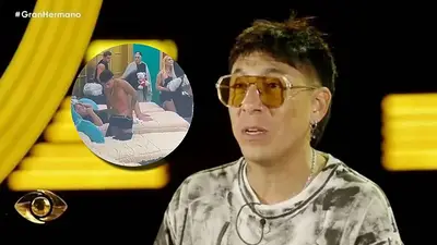 Brian Sarmiento se desnudó adelante de sus compañeros. Brian Sarmiento se desnudó adelante de sus compañeros.