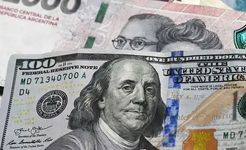Bonistas aprovecharon pagos del Gobierno y se llevaron los dólares | Deuda