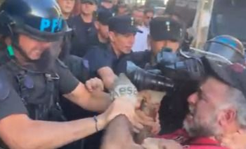 Abren sumario al policía que detuvo a un camarógrafo y Bullrich se desliga del operativo | Ley de glaciares