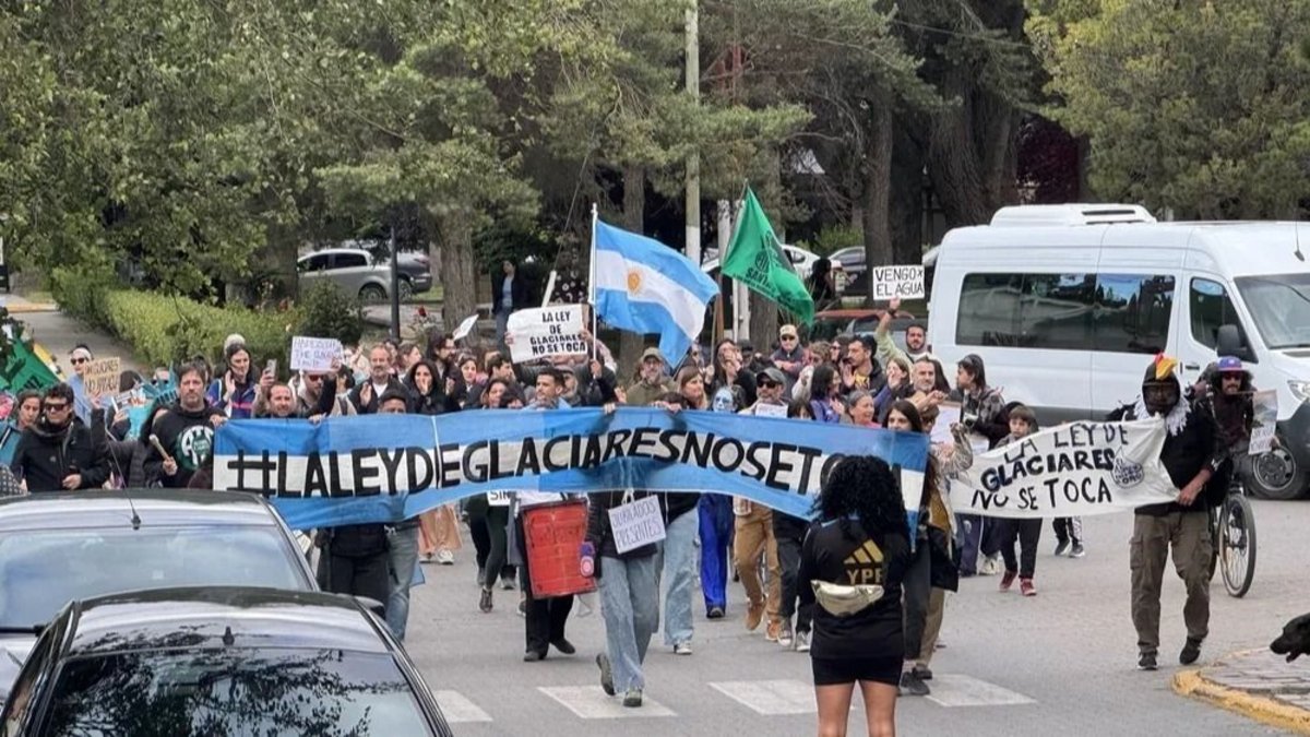 SANTA CRUZ se MOVILIZA contra la REFORMA de LA LEY de GLACIARES de ...