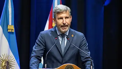 Entre Ríos emitió deuda por US$ 300 millones y volvió al mercado internacional Entre Ríos emitió deuda por US$ 300 millones y volvió al mercado internacional