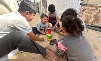 Israel prohíbe juguetes en Gaza y fuerza a niños palestinos a jugar con escombros | Conflicto en medio oriente