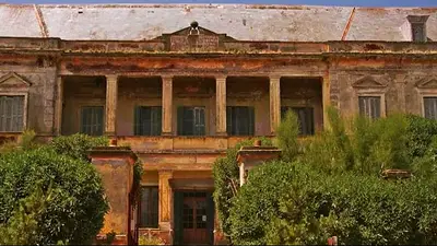 Tenía 100 habitaciones, salones de baile y galerías con vista al mar, pero se lo comió la arena: el hotel de 1888 que es una joya arqueológica Tenía 100 habitaciones, salones de baile y galerías con vista al mar, pero se lo comió la arena: el hotel de 1888 que es una joya arqueológica