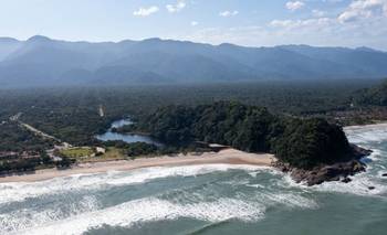 Asombro por la playa en Brasil donde el mar brilla de noche | Playas