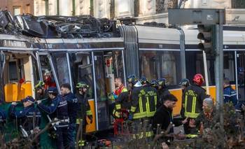 Un tranvía descarriló en Milán: dos muertos y decenas de heridos | Italia