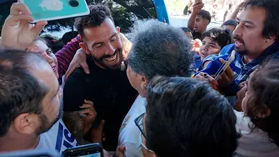 Sorpresa en el folklore por la chacarera en homenaje a Carlos Tevez Sorpresa en el folklore por la chacarera en homenaje a Carlos Tevez