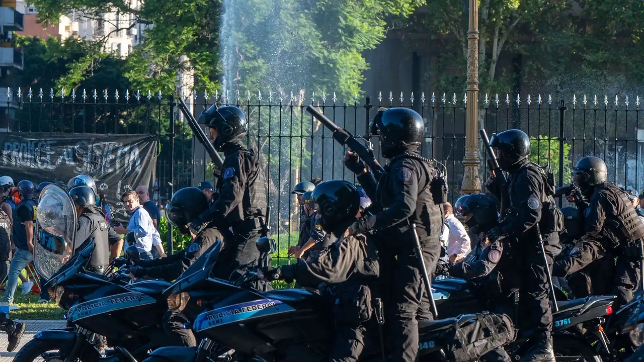 La policía otra vez contra los jubilados en Congreso: hubo tres detenidos y uno fue hospitalizados
