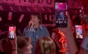 Fueron a un bar en Buenos Aires y Joaquín Levinton los sorprendió | Farándula