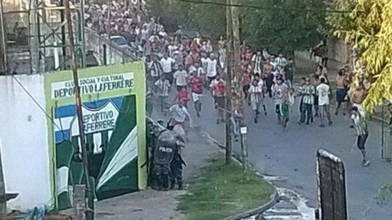 El gobierno bonaerense suspendió la cancha de Laferrere durante todo el torneo