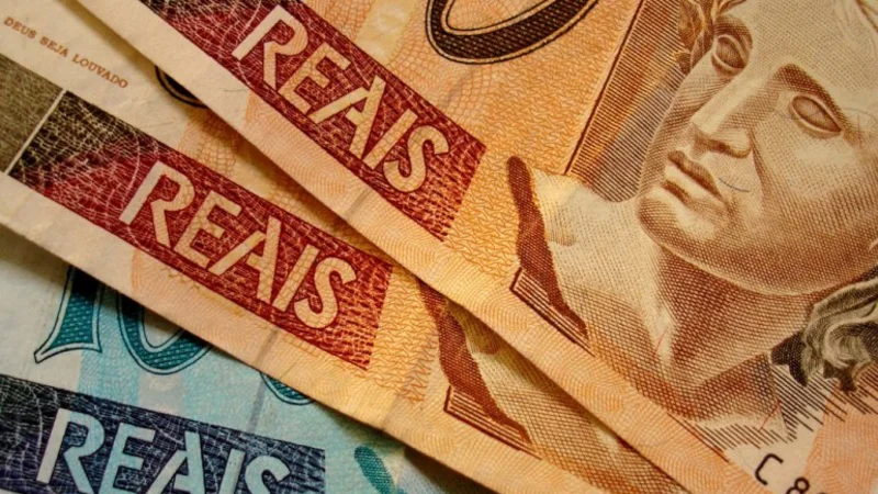 El real baja 0,6% y vuelve a acercarse a 3 por dólar