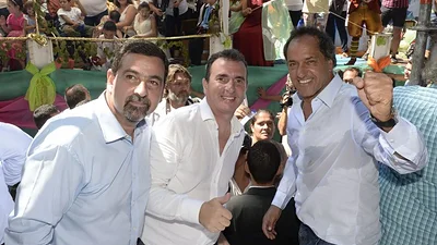 Elecciones 2015: Scioli le pegó a Macri y criticó las "alianzas electorales forzadas" Elecciones 2015: Scioli le pegó a Macri y criticó las "alianzas electorales forzadas"