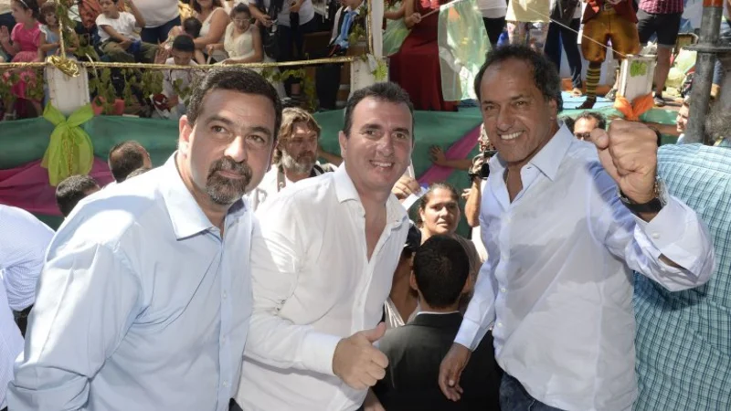 Elecciones 2015: Scioli le pegó a Macri y criticó las "alianzas electorales forzadas"