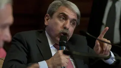 Un reto a la interna K: Aníbal Fernández dijo que Scioli y Randazzo "pagarán costos" Un reto a la interna K: Aníbal Fernández dijo que Scioli y Randazzo "pagarán costos"