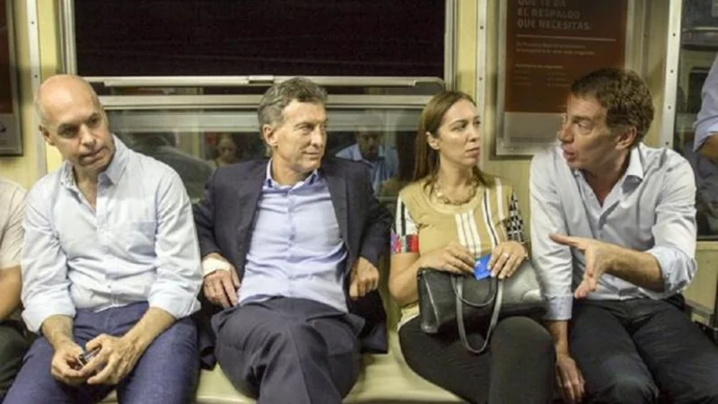 Macri ningunea a Michetti y se saca fotos con todos menos con ella