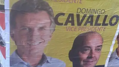 Aparecieron afiches de Macri y Cavallo juntos Aparecieron afiches de Macri y Cavallo juntos
