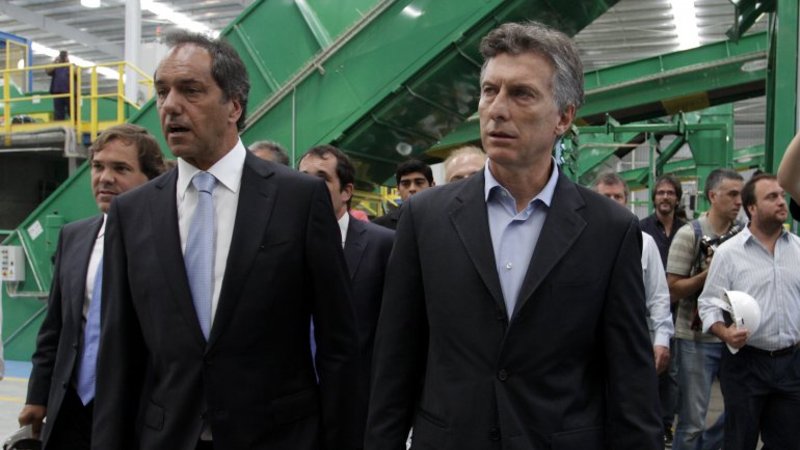 Guerra de encuestas: Macri le saca ventaja a Scioli y Massa sigue en bajada