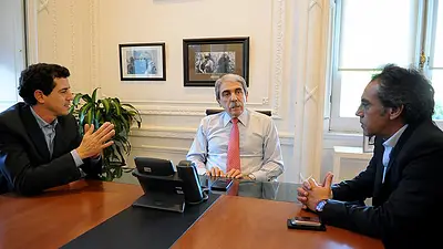 Otro intendente se bajó del massismo y volvió al kirchnerismo Otro intendente se bajó del massismo y volvió al kirchnerismo