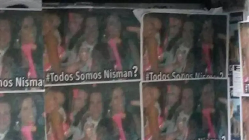 Aparecieron afiches en el centro porteño de una de las fotos filtradas de Nisman