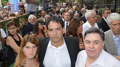 Repudian a organizador de marchas opositoras por difundir fotos de Nisman Repudian a organizador de marchas opositoras por difundir fotos de Nisman