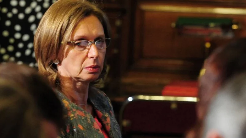 Tras el exabrupto, la esposa de Alperovich se disculpó: "Contesté como una gran tarada"