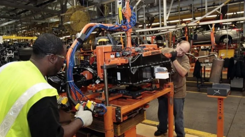 La industria sigue cayendo: se desplomó un 2,2% en febrero