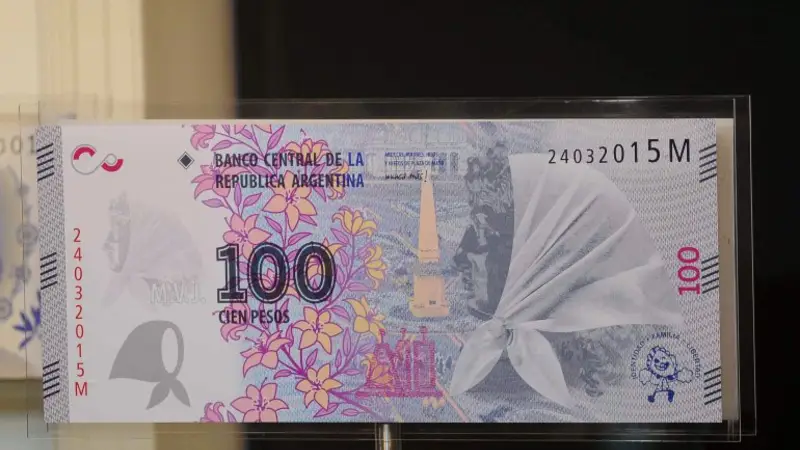 Cristina presentó un billete de $100 en homenaje a Madres y Abuelas de Plaza de Mayo