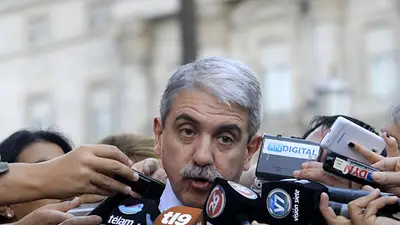 Aníbal Fernández sugirió que la denuncia de Nisman "pudo haber sido por dinero" Aníbal Fernández sugirió que la denuncia de Nisman "pudo haber sido por dinero"
