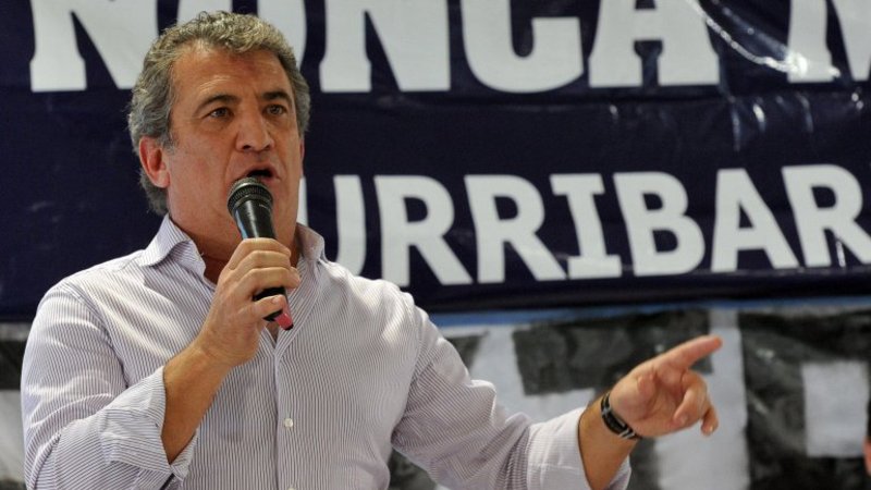 Urribarri defendió a Máximo Kirchner: "Atacan y juegan sucio"