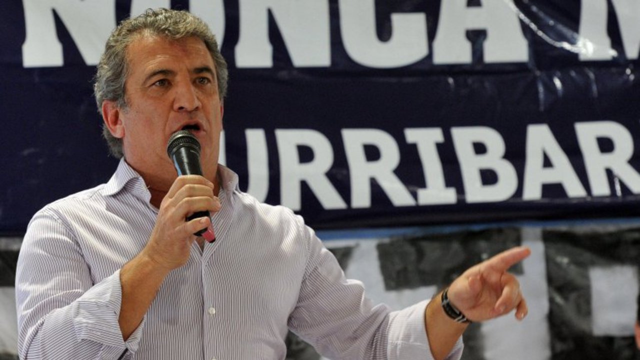 Urribarri defendió a Máximo Kirchner: "Atacan y juegan sucio"