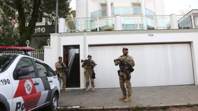 La Policía de Brasil allanó la casa de Lula y lo detuvo para declarar