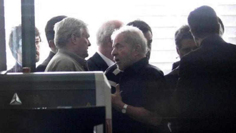 Lula declaró y se instaló en la sede del Partido de los Trabajadores