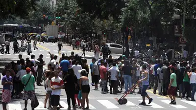 Tensión en Flores entre la Policía Federal y un grupo de manteros Tensión en Flores entre la Policía Federal y un grupo de manteros