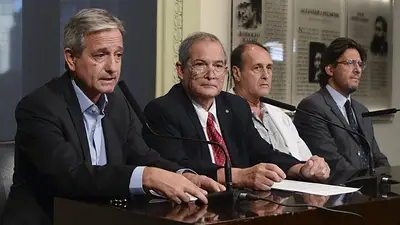 El Gobierno sigue inventando cargos gerenciales mientras despide trabajadores El Gobierno sigue inventando cargos gerenciales mientras despide trabajadores