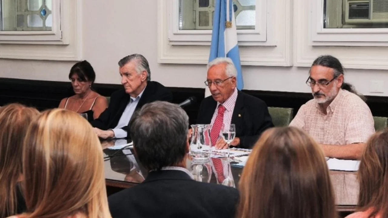 Dura crítica de diputados del FpV al chat entre Bossio y Massot